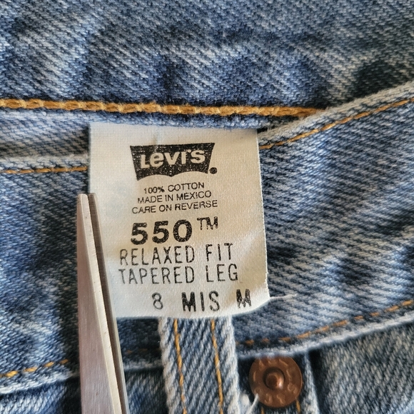 90s Vintage Levis 550 Relaxed Tapered Mom Jean - Picture 2 of 11
